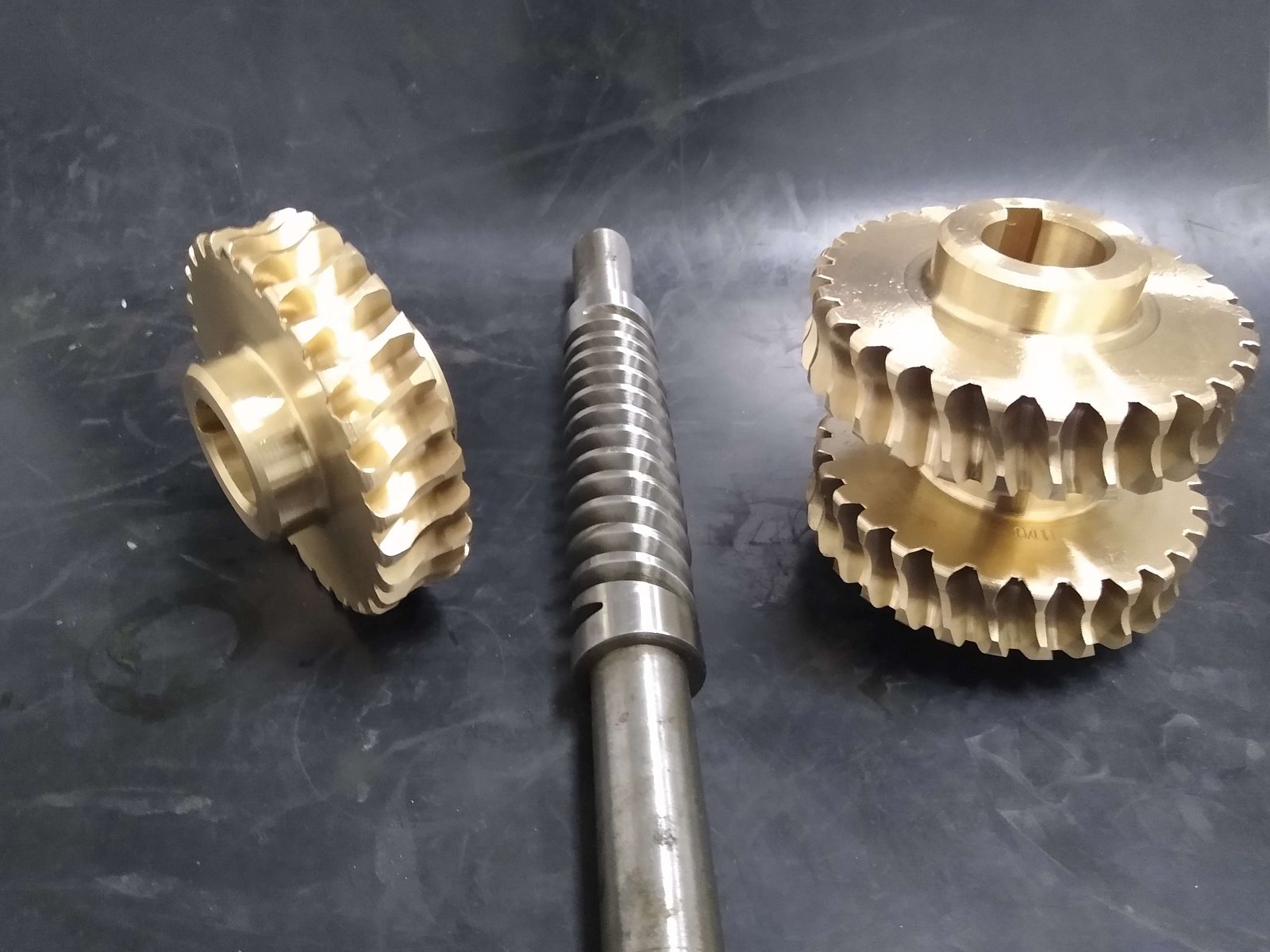 Coroas de bronze e sem-fins de múltiplas entradas fabricados sob encomenda