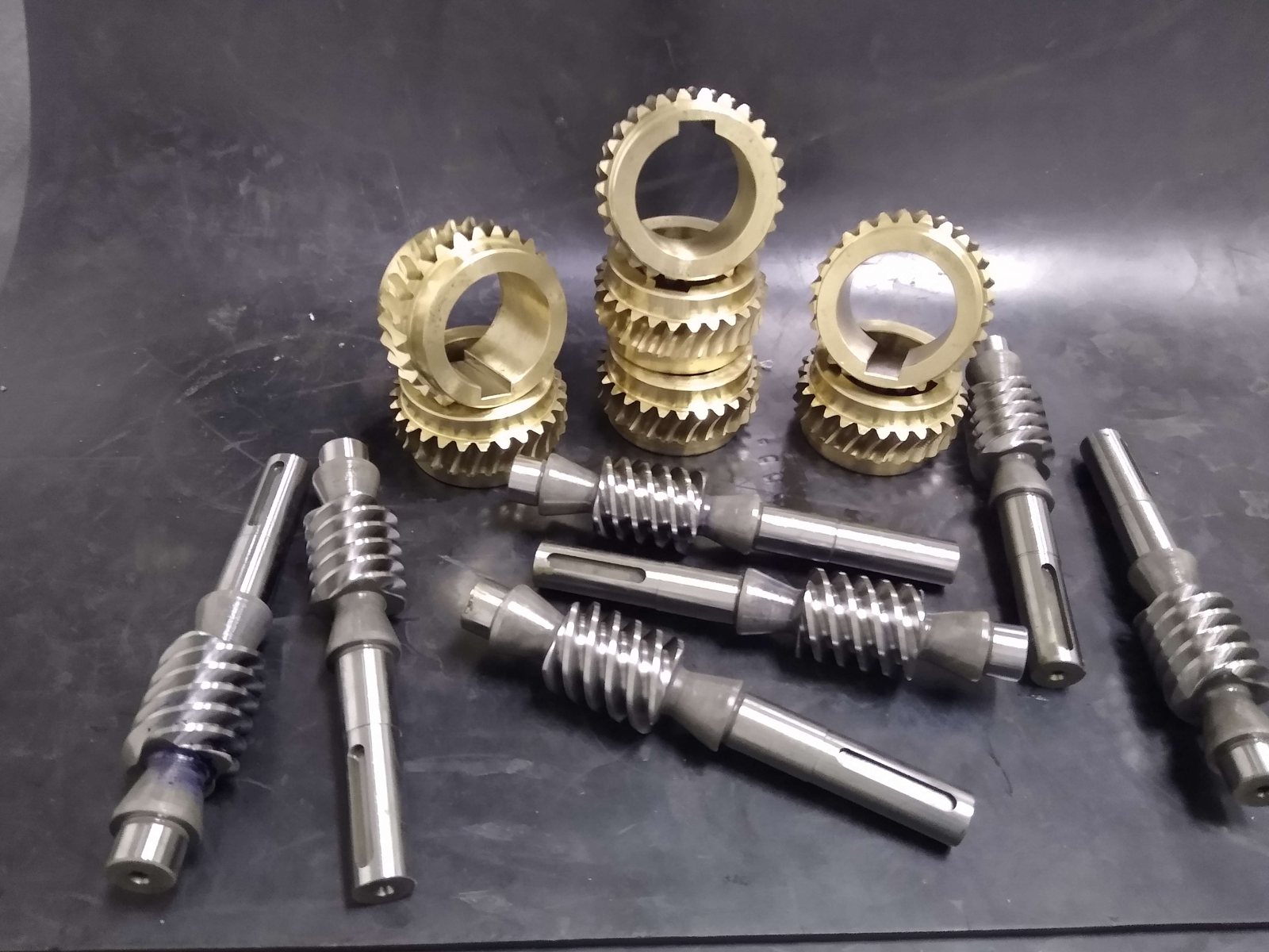 Conjunto de engrenagens e eixos sem fim de diferentes módulos